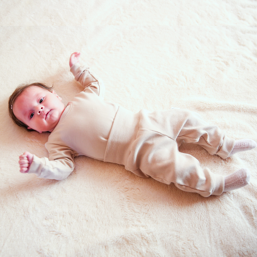 Spodenki z prążka Beżowa harmonia